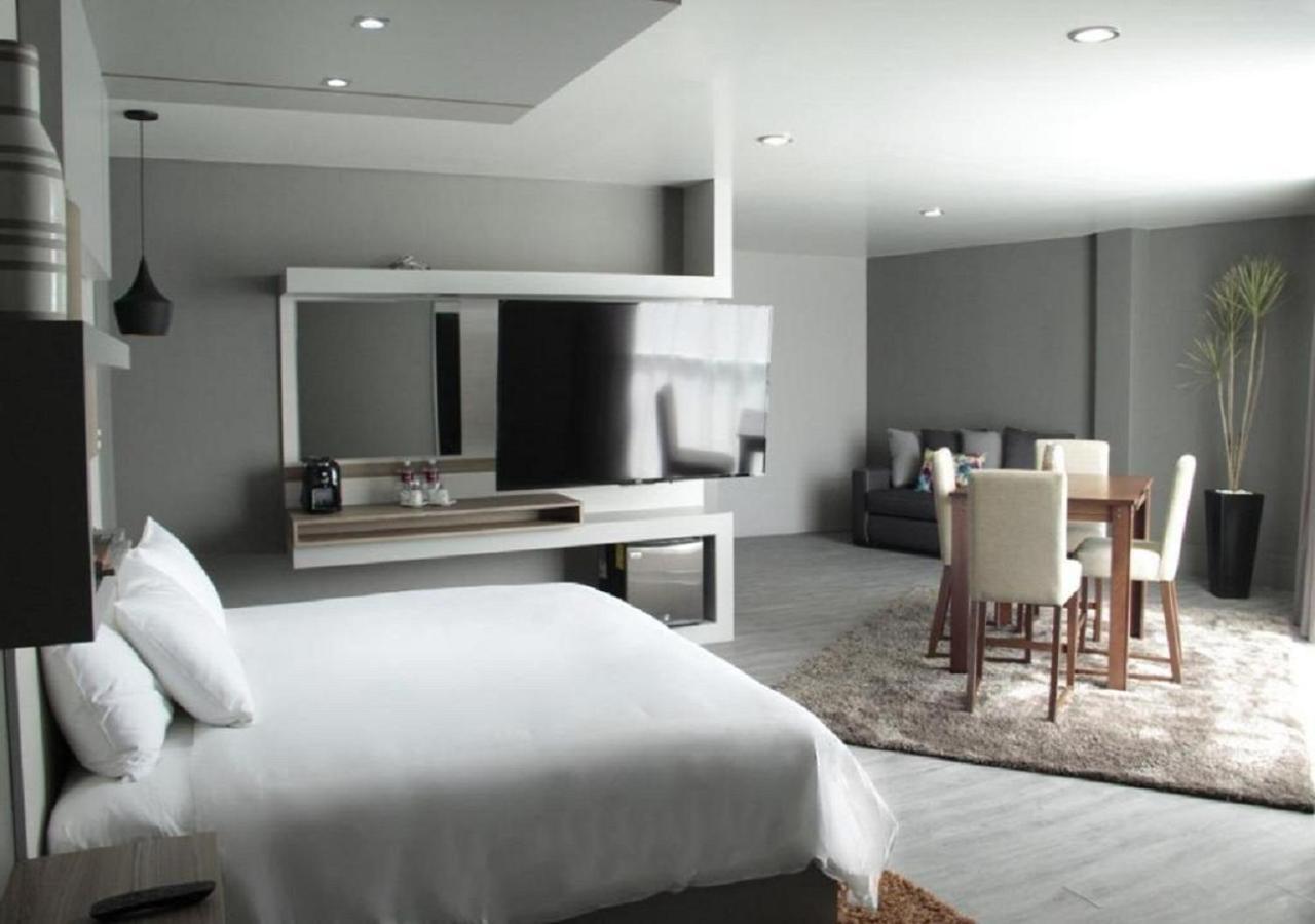 Esduma Hk Hotel Pachuca エクステリア 写真